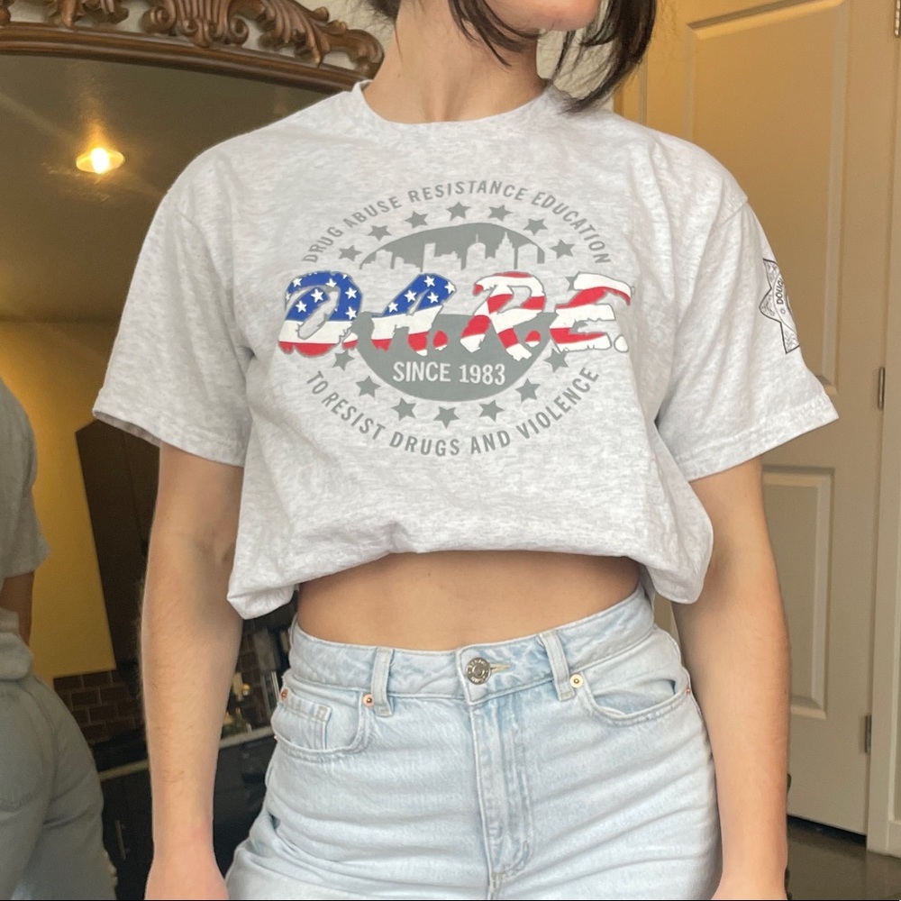 Vintage D.A.R.E to resist drugs and violence t-shirt